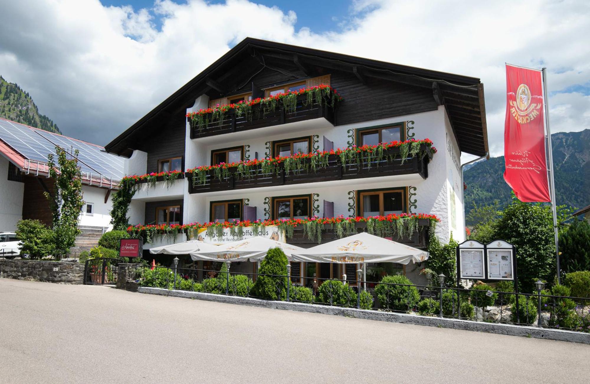 Hotel Restaurant Amadeus - Inclusive Skipass Und Vieles Mehr バート・ヒンデラング エクステリア 写真