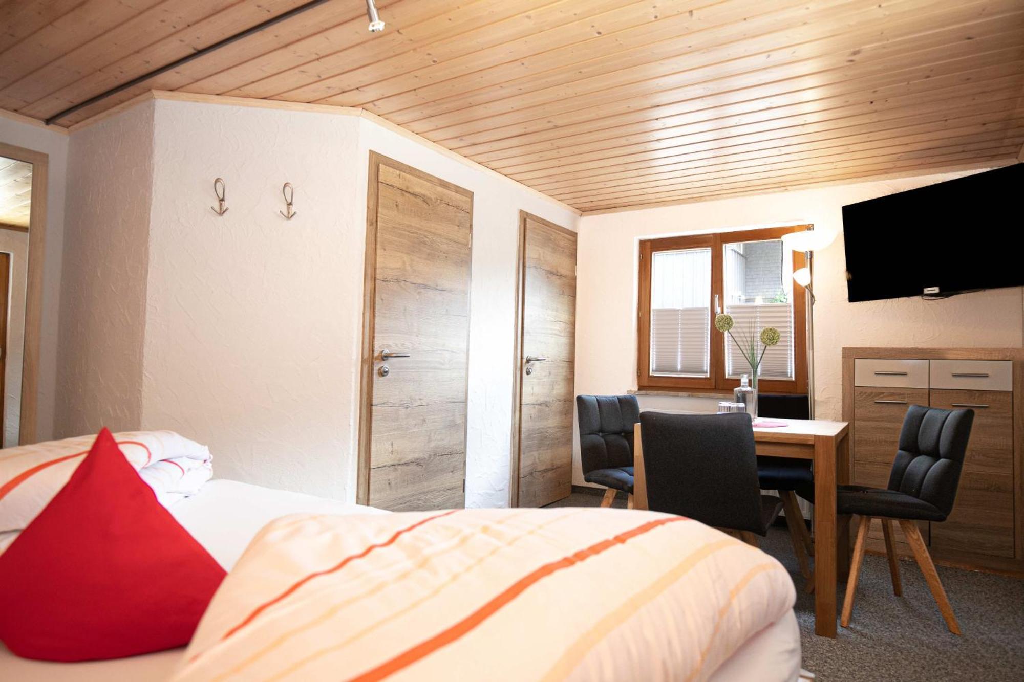 Hotel Restaurant Amadeus - Inclusive Skipass Und Vieles Mehr バート・ヒンデラング エクステリア 写真