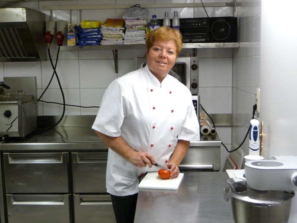 Hotel Restaurant Amadeus - Inclusive Skipass Und Vieles Mehr バート・ヒンデラング エクステリア 写真