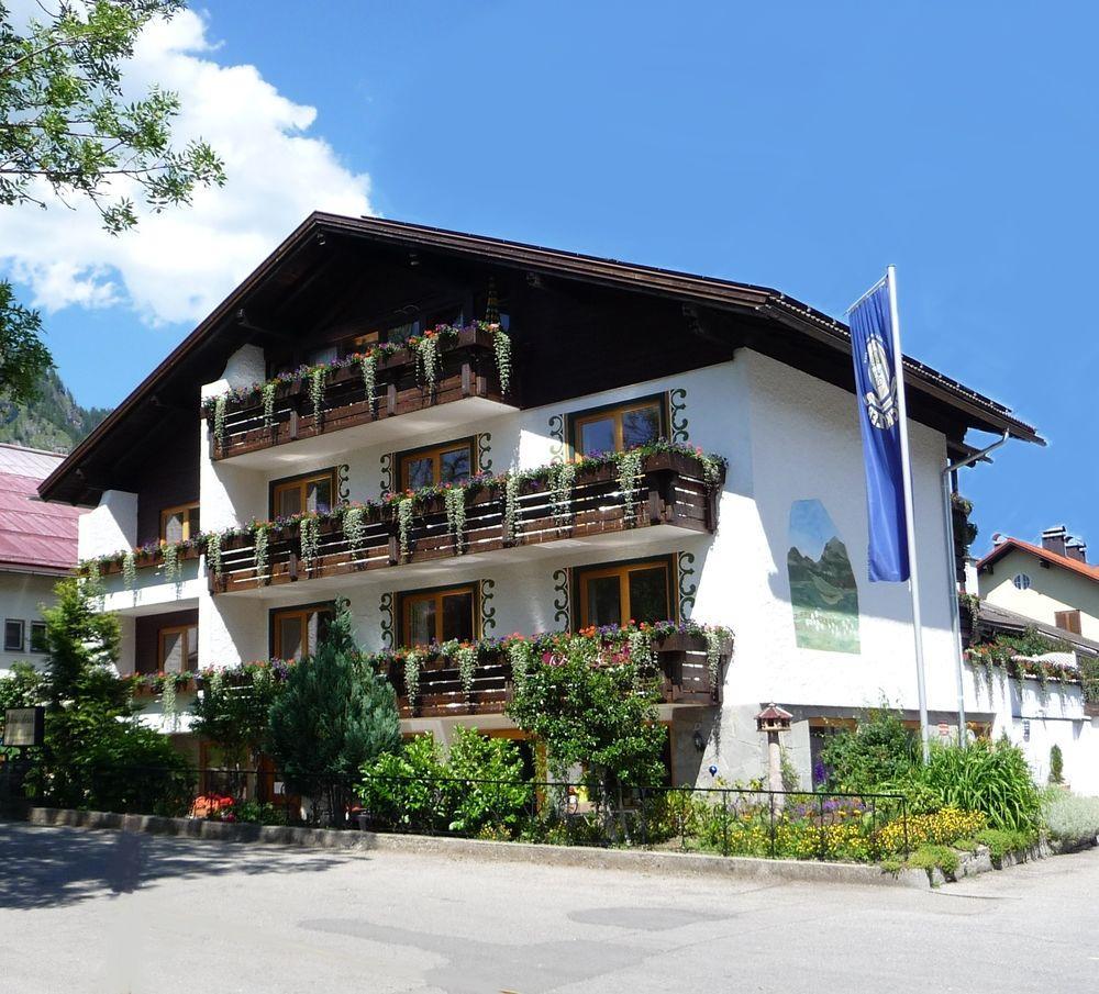 Hotel Restaurant Amadeus - Inclusive Skipass Und Vieles Mehr バート・ヒンデラング エクステリア 写真