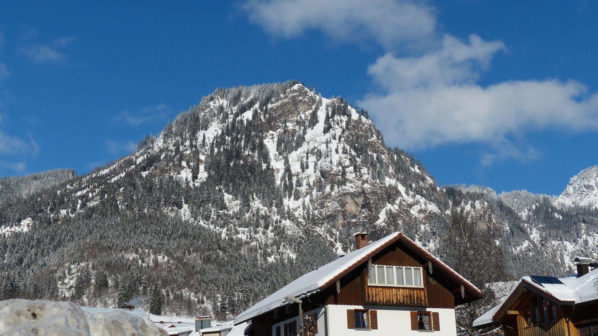 Hotel Restaurant Amadeus - Inclusive Skipass Und Vieles Mehr バート・ヒンデラング エクステリア 写真